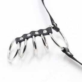 Регулируемый кожаный пояс целомудрия с металлическими кольцами для члена  Captivating